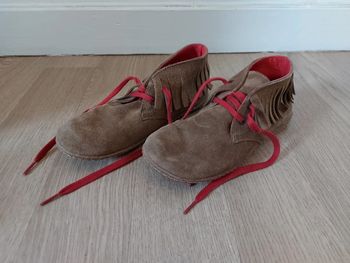 Kickers avec frange marron et rouge