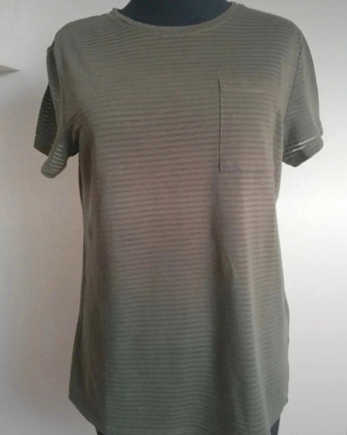 Tee-shirt avec une poche Kiabi taille M