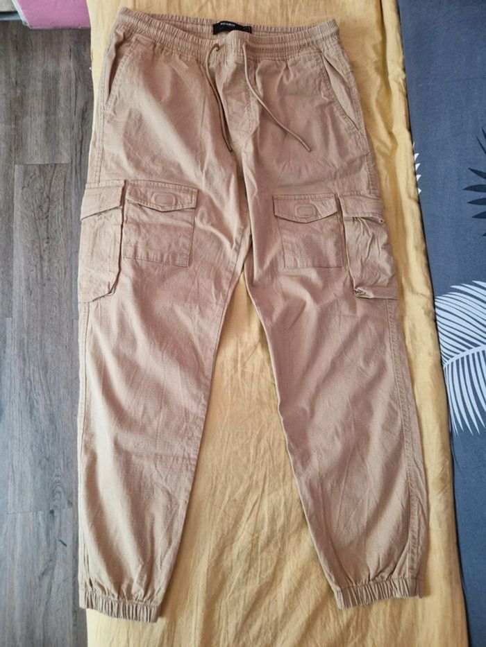 Pantalon cargo Pull and Bear taille M