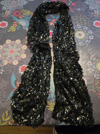 Echarpe noir a sequin