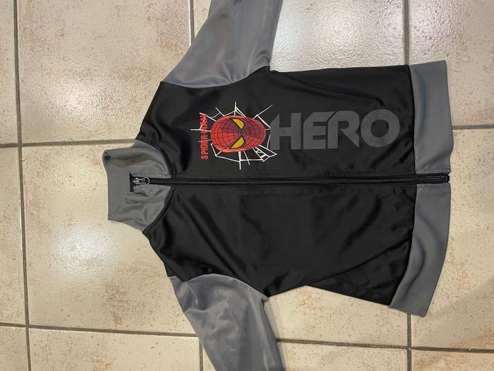 Veste fine zippé Spiderman 6ans - photo numéro 2