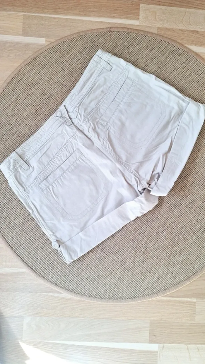 Short femme taille 44 neuf - photo numéro 5