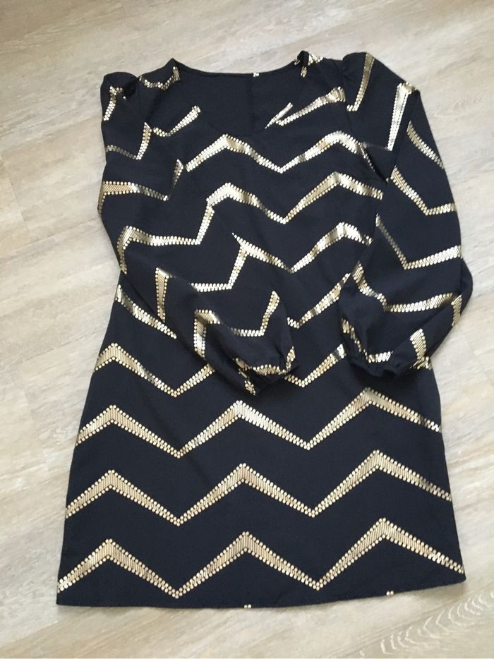 Robe noire or 38
