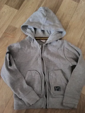 Gilet zippé marque tape à l'oeil taille 6 ans