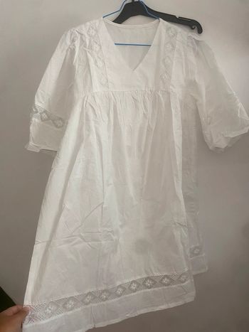 Robe broderie dentelle blanche légère transparence