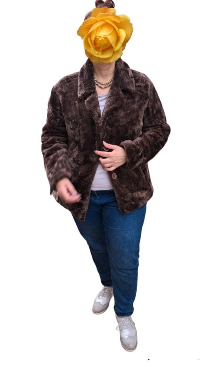 Manteau fausse fourrure t. 48