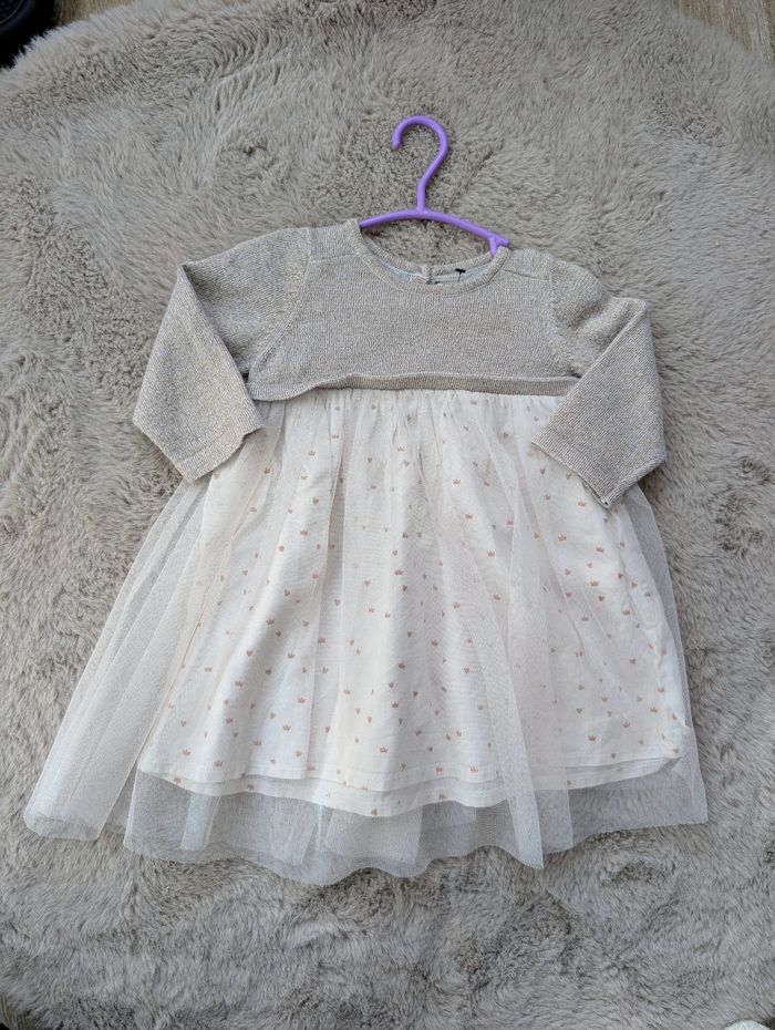 Robe bébé fille 12 mois Tape à l’Œil – haut tricot doré & jupe tulle blanche à motifs dorés – TBE