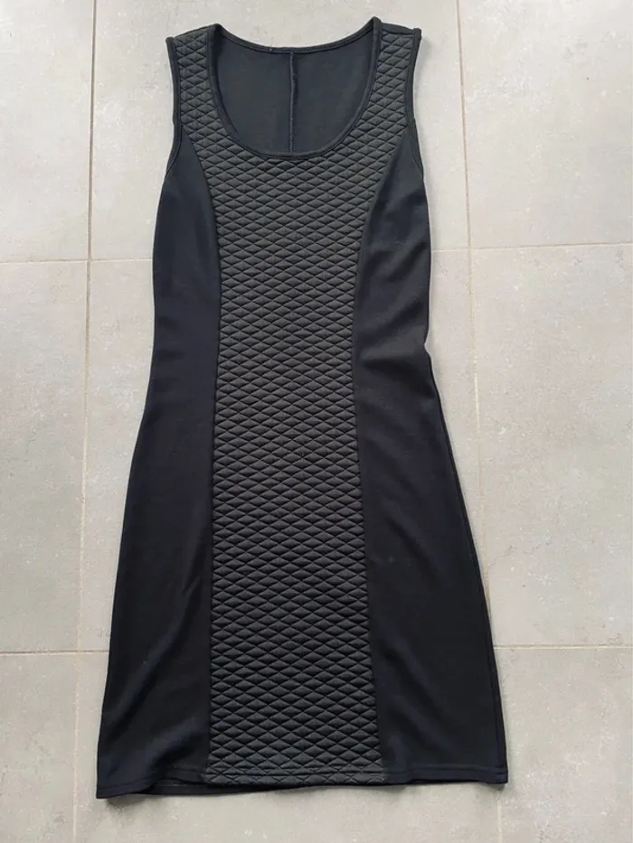 Robe noire chic bretelles larges - photo numéro 3