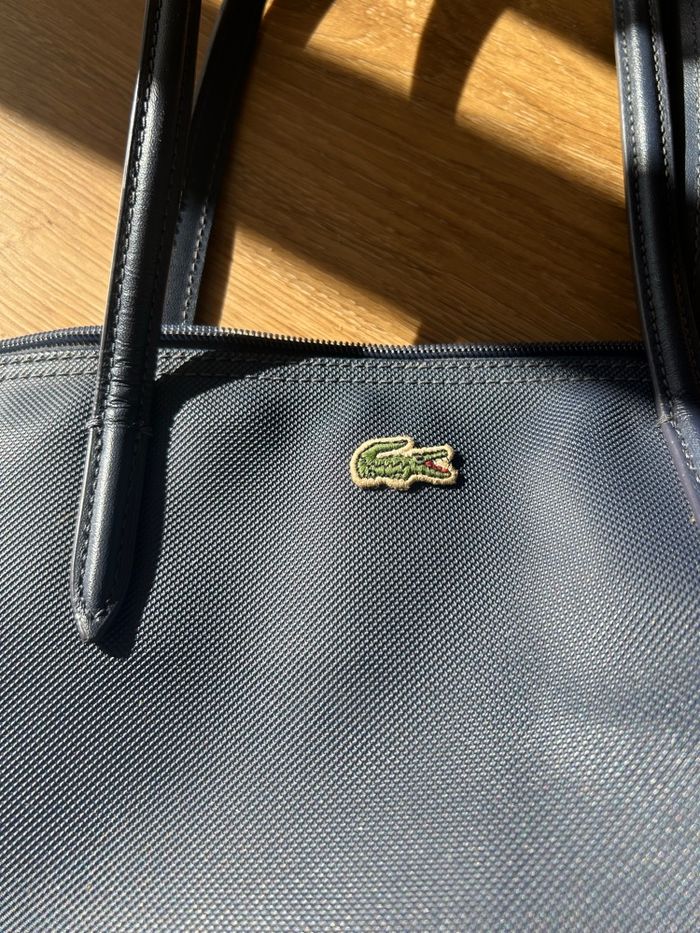 Sac Lacoste bleu marine en super état - photo numéro 5