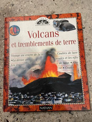 Livre jeunesse volcans et tremblements de terre