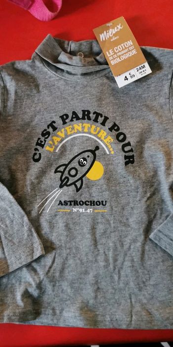 T shirt neuf 2 ans