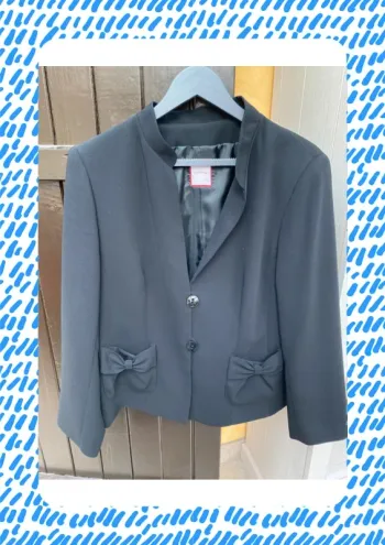 Blazer noir avec noeuds costura
