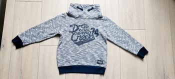 Pull noir/gris/blanc et bleu. Garçon 8 ans. Marque Creeks