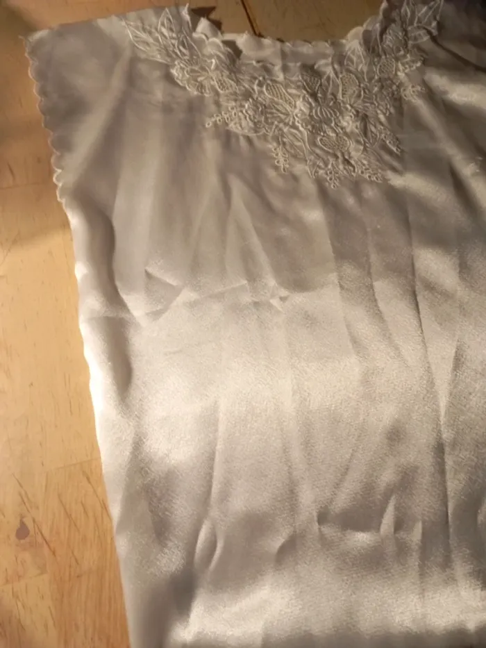 Top vintage en satin blanc - photo numéro 2