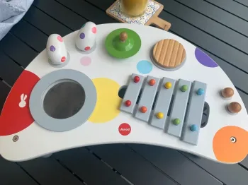 Table musicale pour bébé en bois