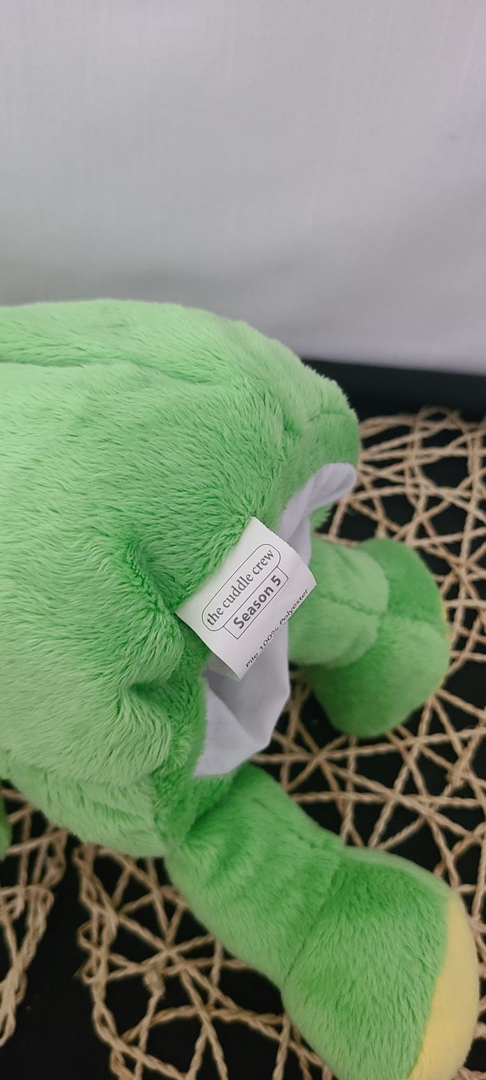 Peluche The Cuddle Crew saison 5 grenouille verte chantante marionnette à main croaks à 3 chansons - photo numéro 3