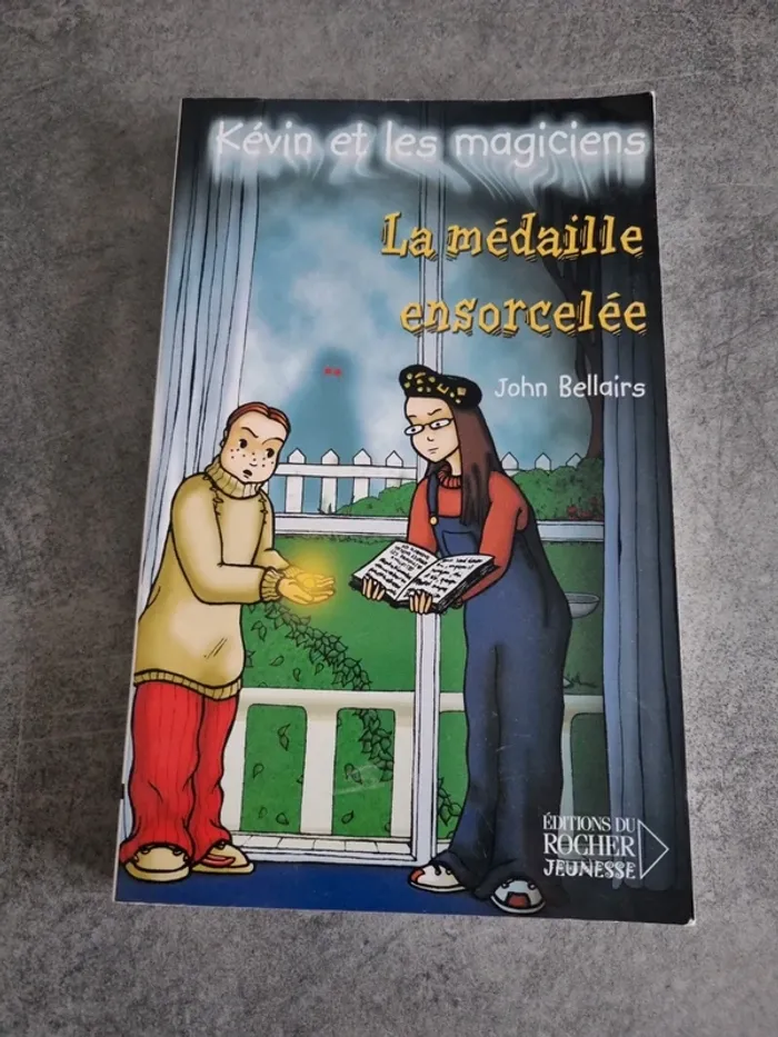 Kévin et les magiciens : la médaille ensorcelée