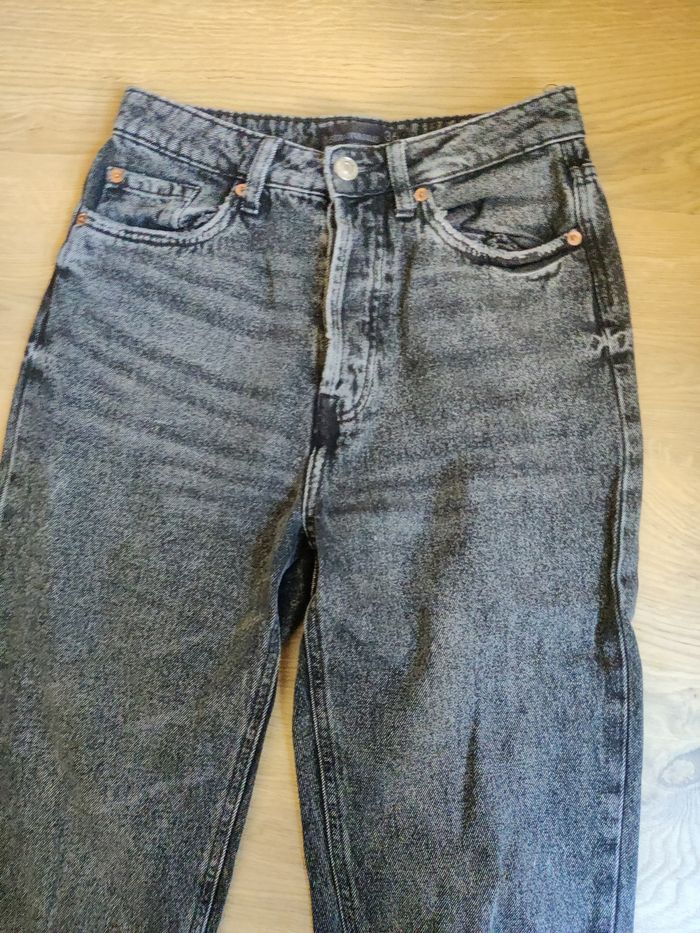 Jean noir délavé coupe mom Stradivarius taille 36 - photo numéro 2