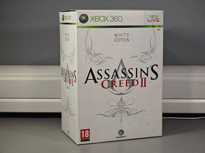 Assassin's Creed II White Édition - XBox 360 - Jeu, figurine et boite - photo numéro 2