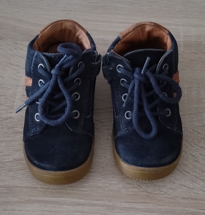 Chaussure velours 23