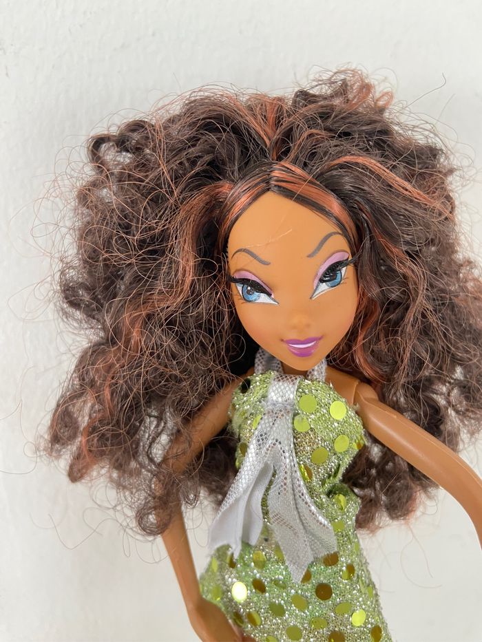 Poupée winx club Layla - photo numéro 2