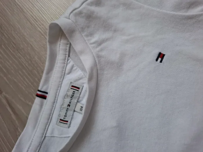 T shirt MC tommy hilfiger 4 ans - photo numéro 2
