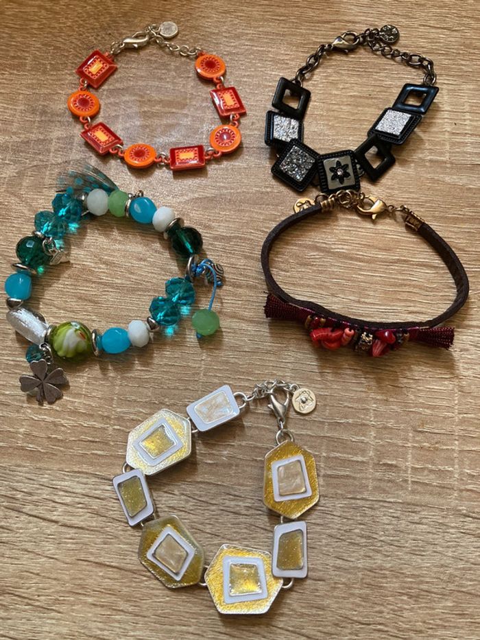 Lot 5 bracelets différents coloris