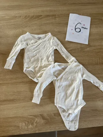 Lot 2 bodies manches longues
