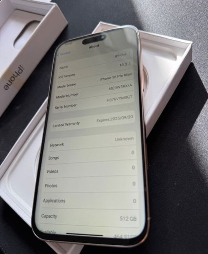 Une iphone seize pro max - photo numéro 2