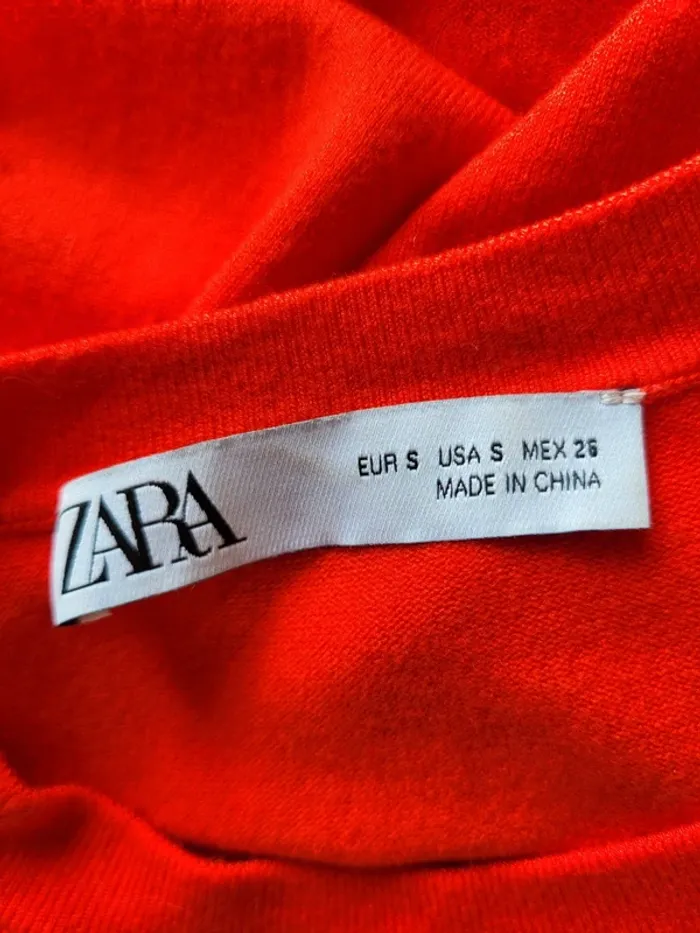 Pull rouge corail Zara boutons dorés - douceur chic - photo numéro 9