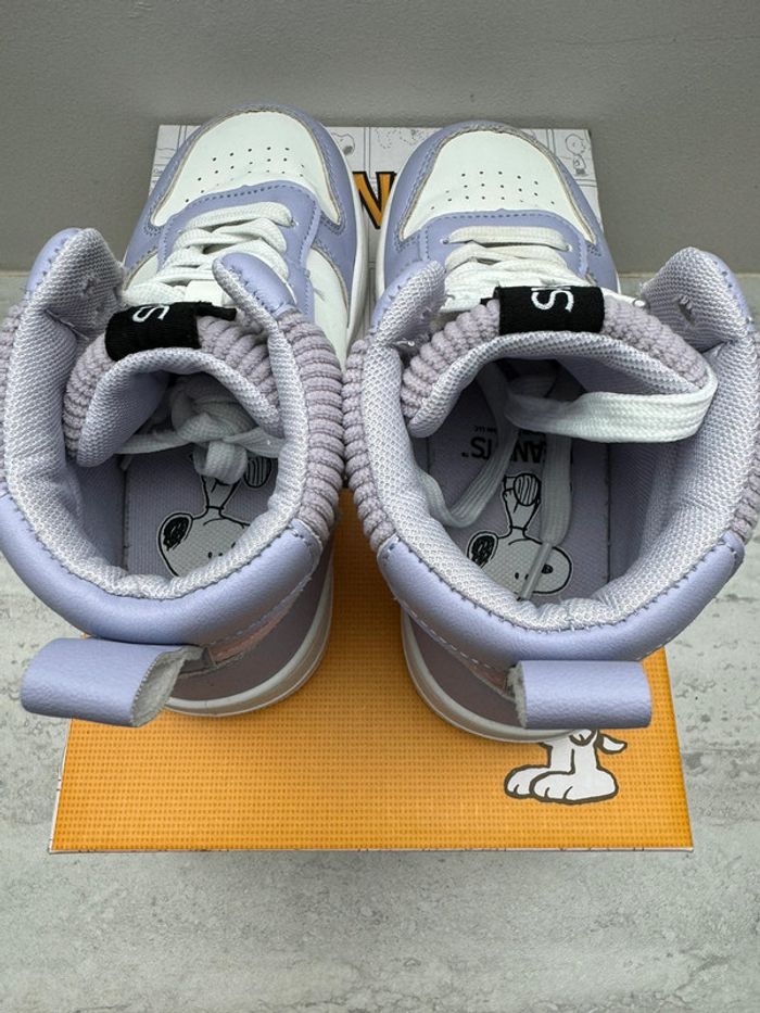 Chaussures Snoopy blanche et violette T31 TBE - photo numéro 5