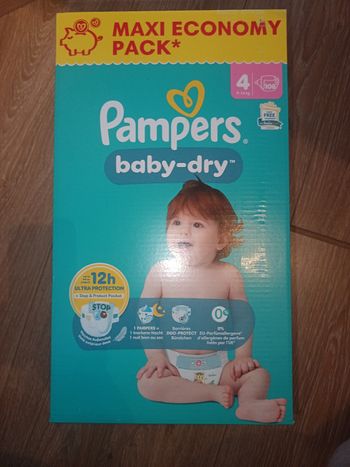 Couches pampers taille 4