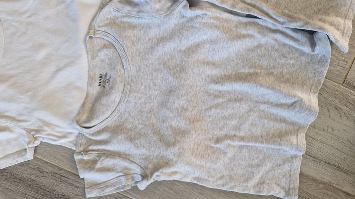 Lot de 6 maillots de corps manche courtes. Taille 6 ans. - photo numéro 3