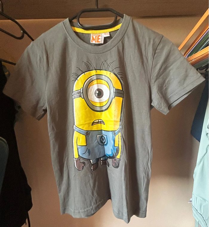 TEE shirt Les Minions Taille 8 ans