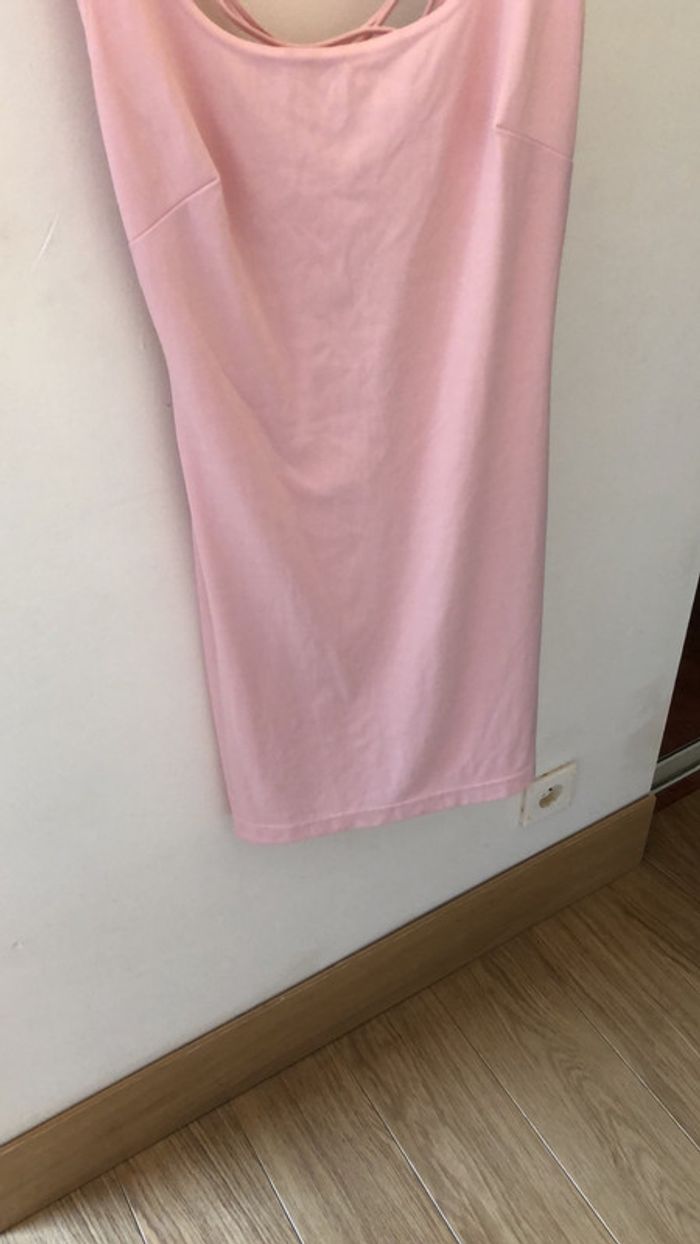 Robe rose taille 42 / décolleté dos / liens dans le dos / robe moulante rose pâle - photo numéro 3