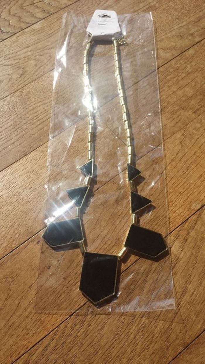 Collier couleur noir et or Neuf. - photo numéro 3