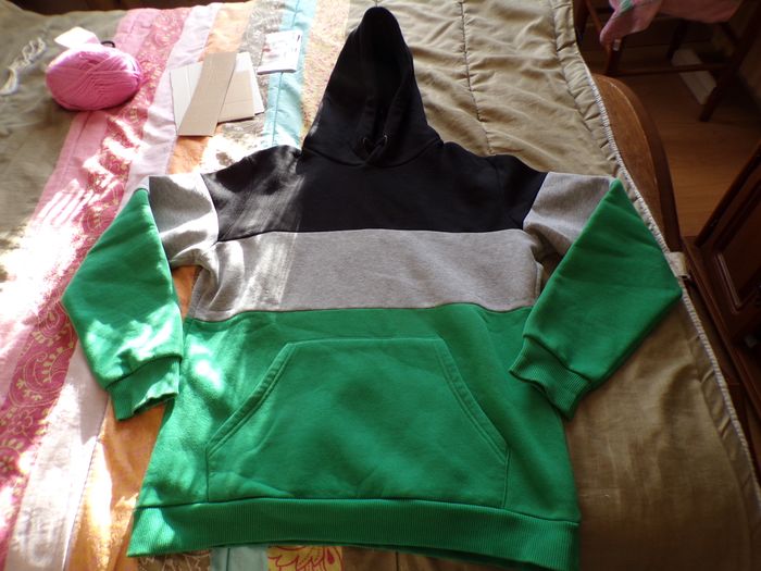 Sweat tricolore taille L