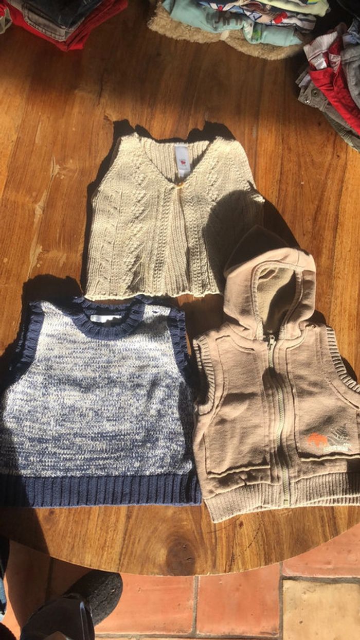 Lot 3 pulls / sans manches vestes 6 mois