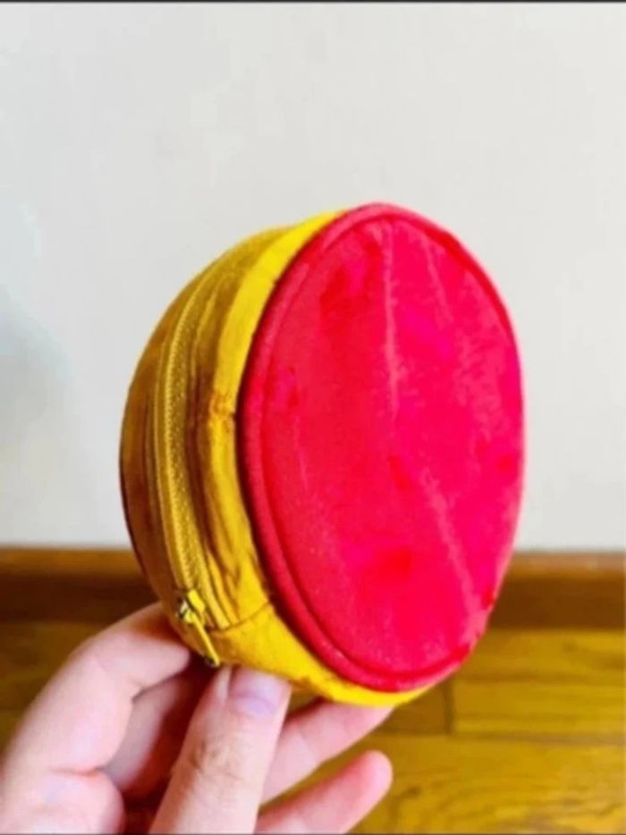 Sublime pochette rouge jaune ronde - photo numéro 2