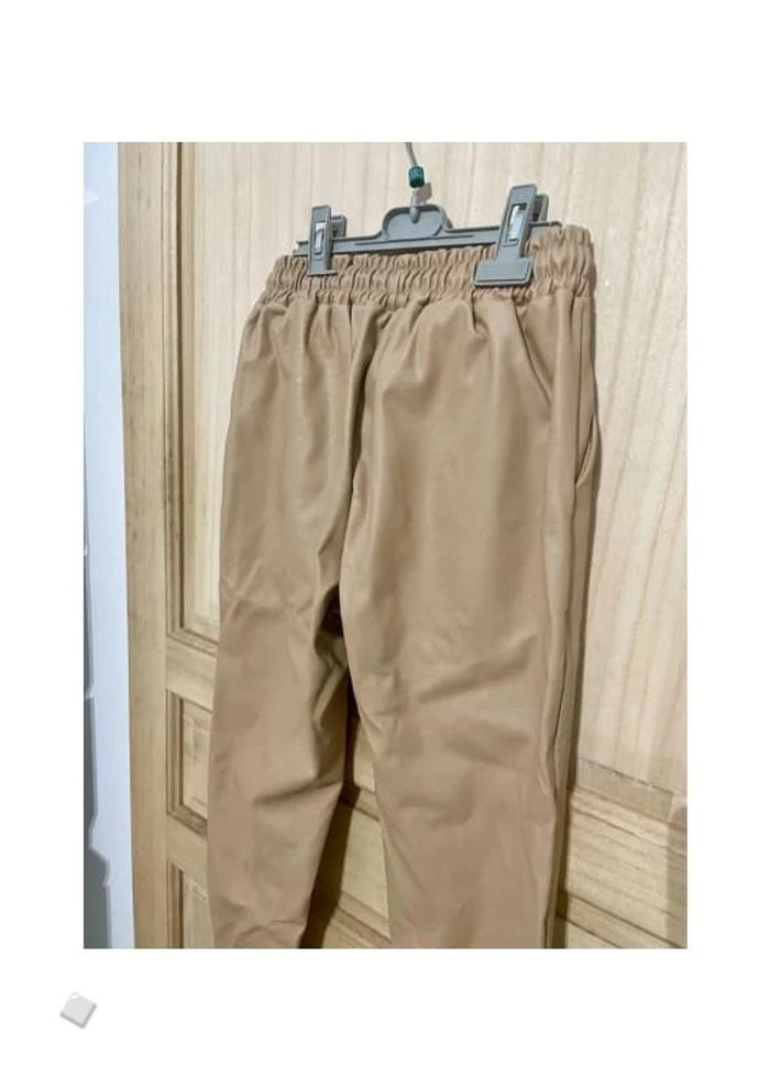 Jogging effet simili cuir avec cordon à la taille - photo numéro 5