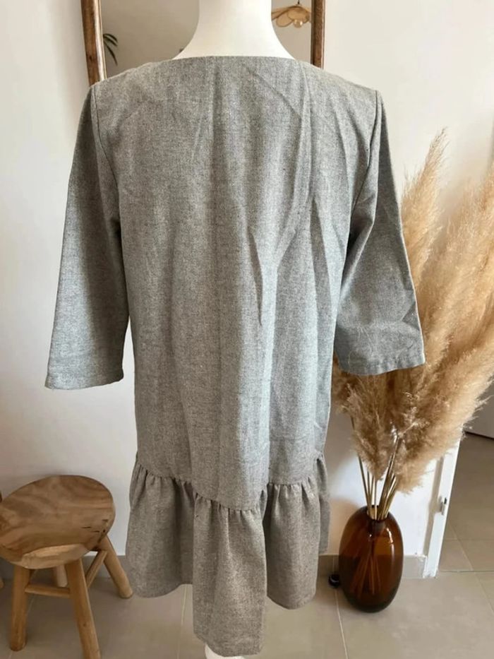 Robe grise à boutons - photo numéro 4