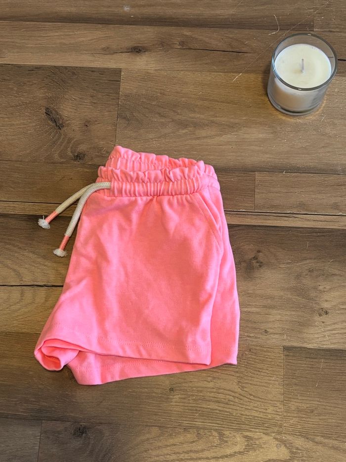 Je vend un short fille taille 4 ans très bon état - photo numéro 4