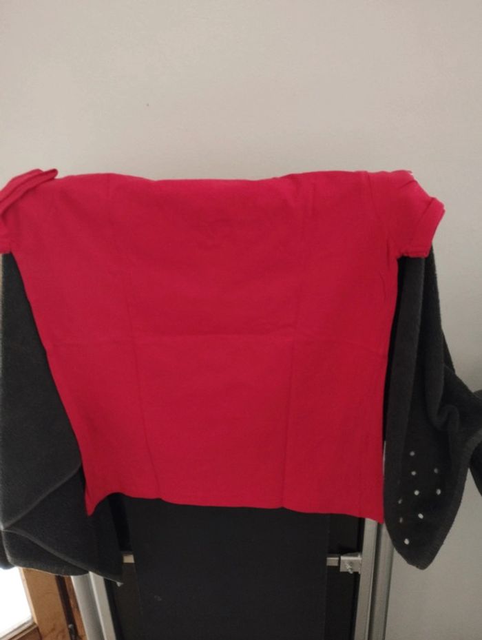 Tee-shirt rouge - photo numéro 4