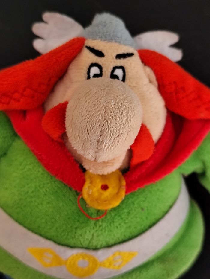 Peluche d'Abraracourcix, le chef du village gaulois, - photo numéro 2