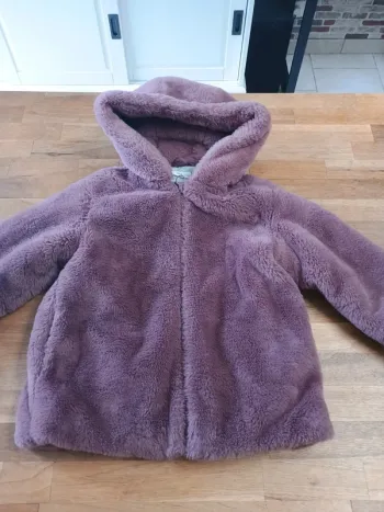 Manteau zippé fausse fourrure