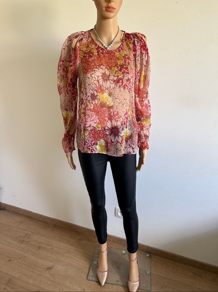 Blouse fleurie neuve à manches longues Naf Naf taille 36 (valeur 50€) - photo numéro 3