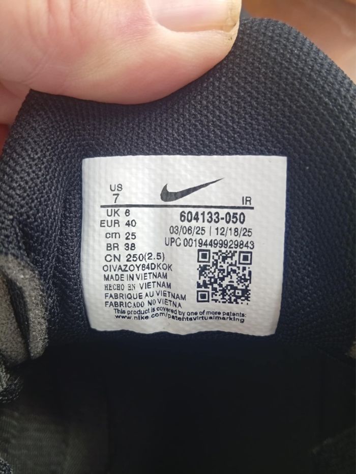 Nike en noir - photo numéro 4
