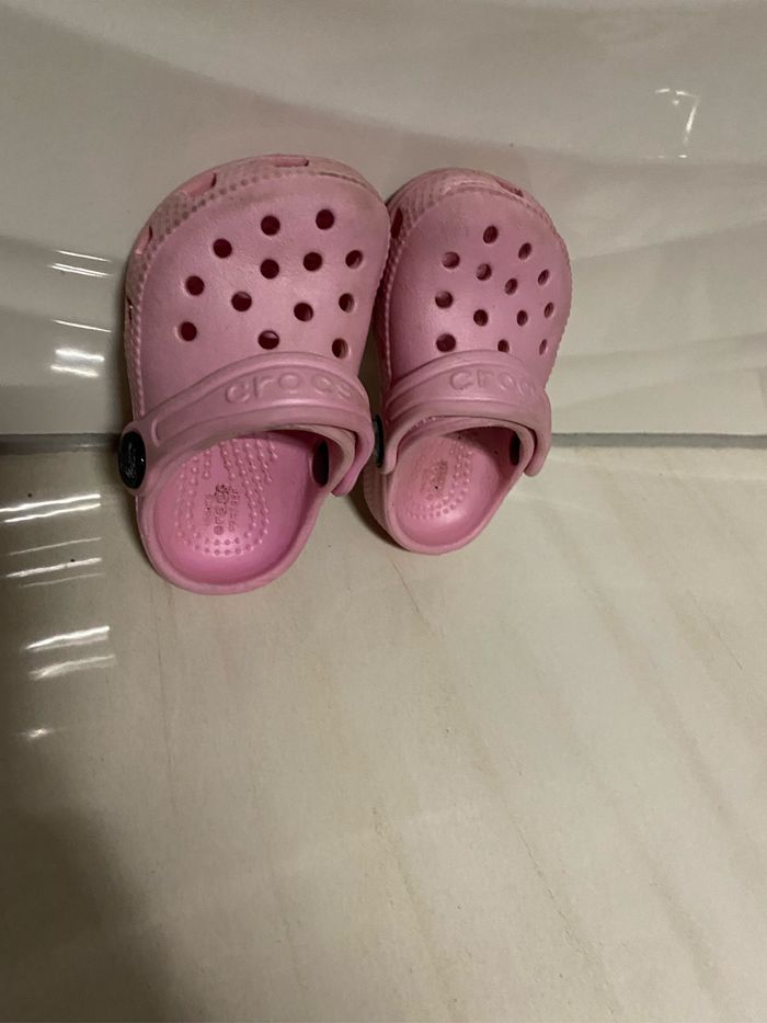 Crocs rose 19/ 20