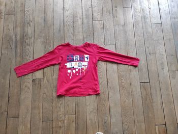T-shirt manches longues garçon taille 10 ans.