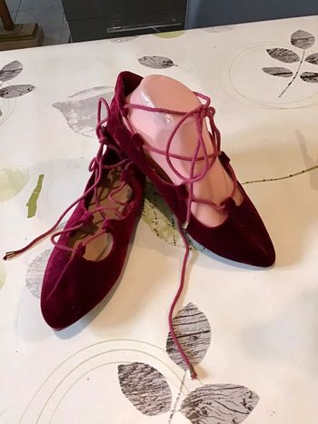 Chaussures plate velours bordeaux avec laçage taille 38